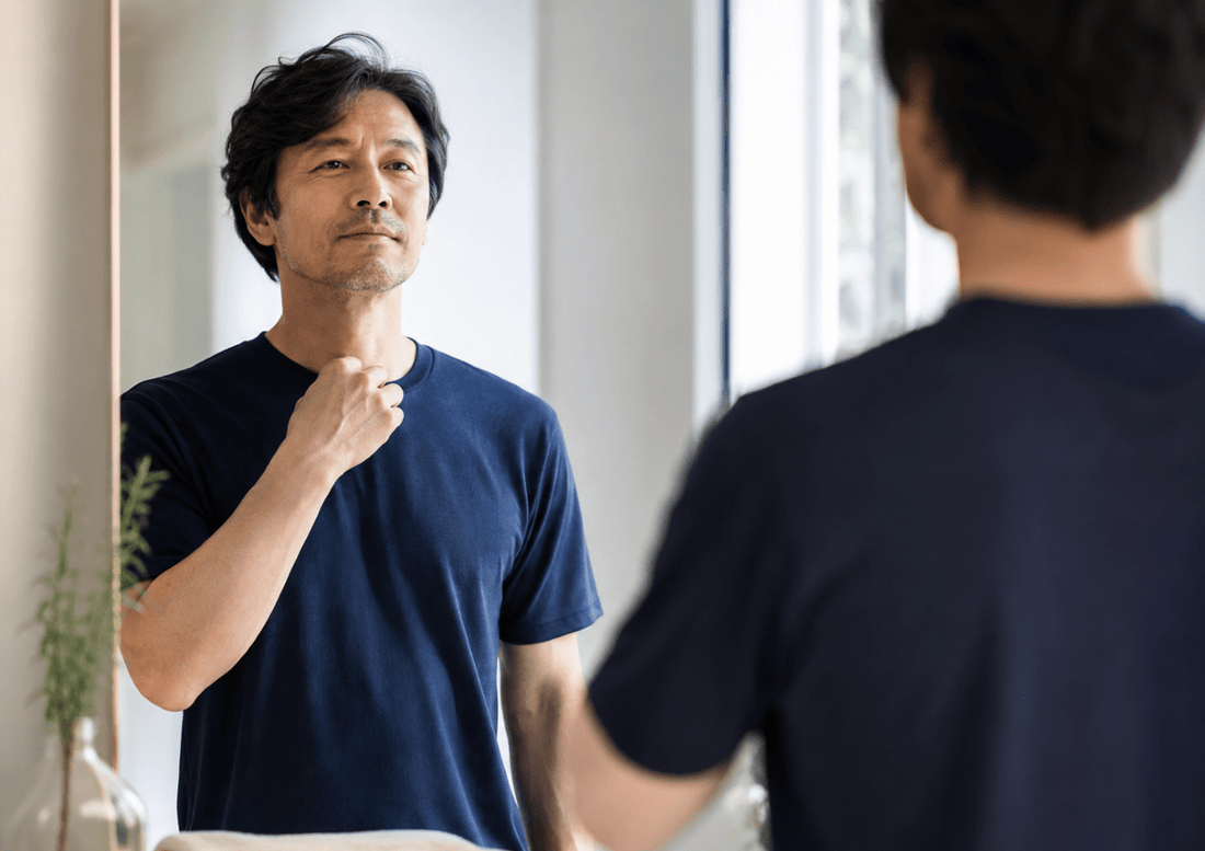 加齢臭・ミドル脂臭が気になる40代へ｜「洗っても臭う」の本当の原因は服かもしれません - C-one ONLINE STORE