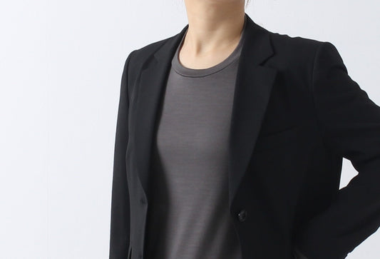 なぜ、あの「きちんと服」までジャージー素材に？着心地革命の最前線！