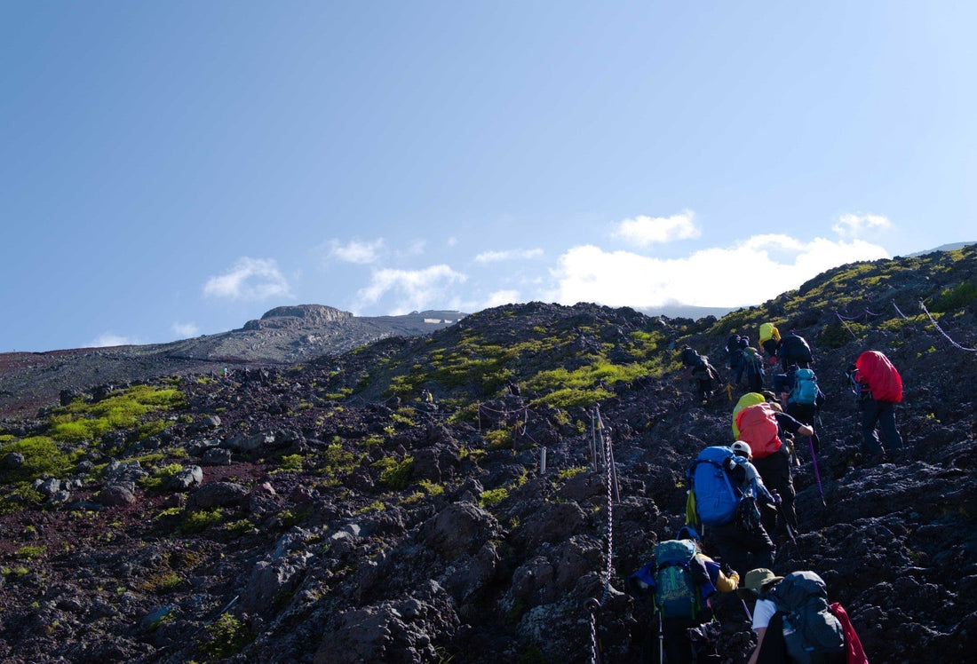 【初心者も安心！】富士登山成功ガイド：知っておくべき情報と賢いウェア選び - C-one ONLINE STORE