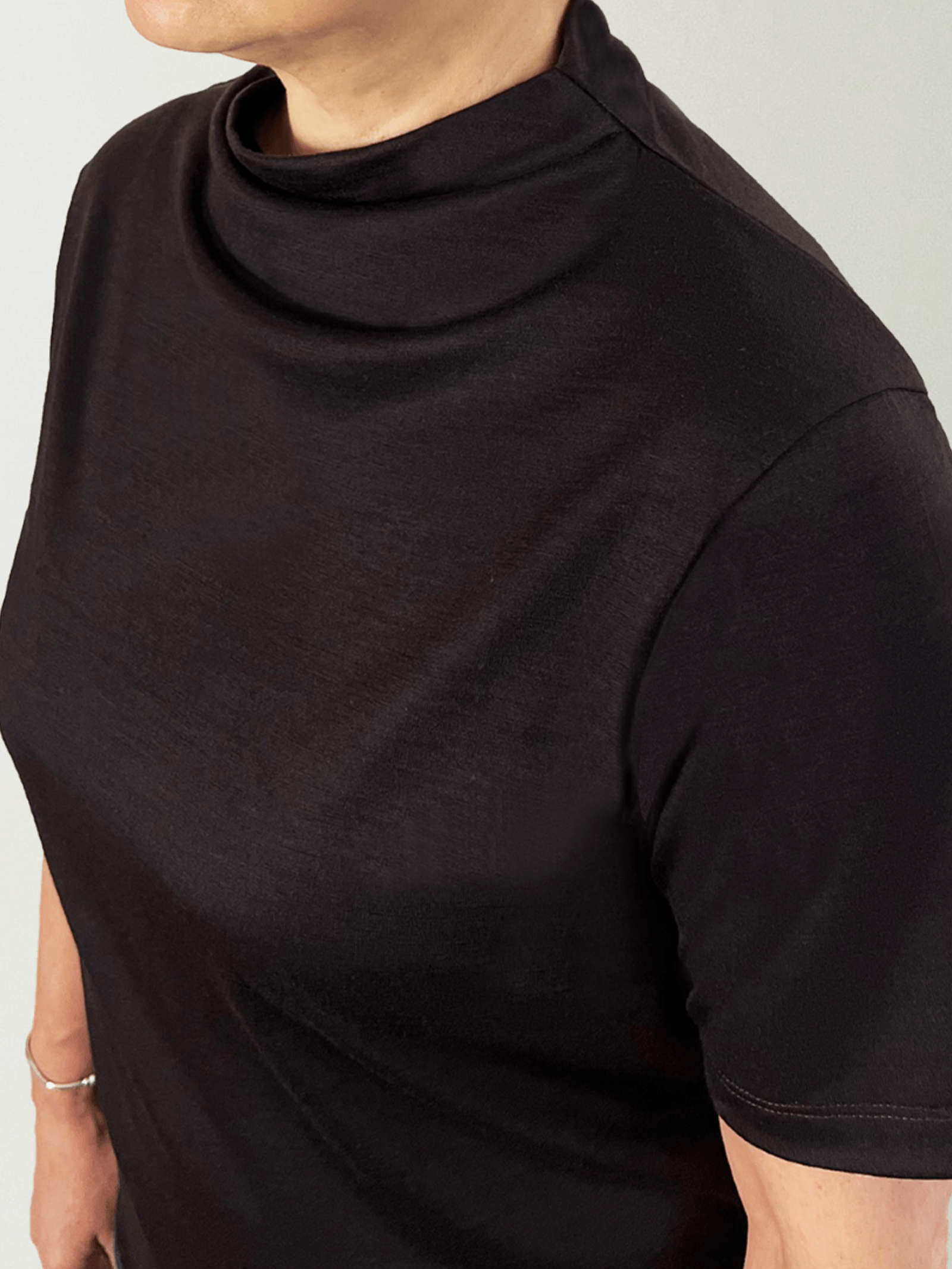 メリノウールボトルネックカットソー | (850ラベンダー) - C - one ONLINE STORE